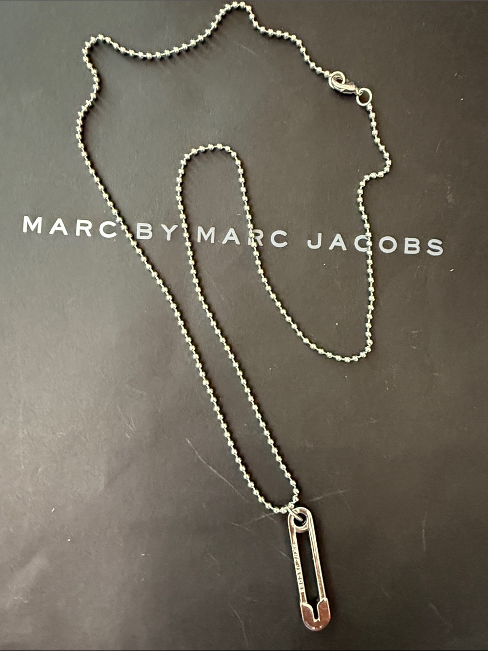 Marc by Marc Jacobs Silver-Tone Safety Pin Pendant Necklace Rare Vintage New